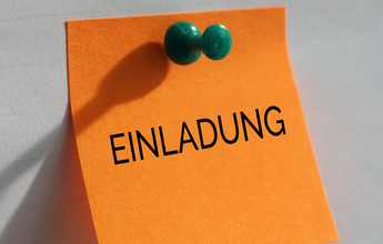 Abbildung eines Post-it mit Aufdruck Einladung